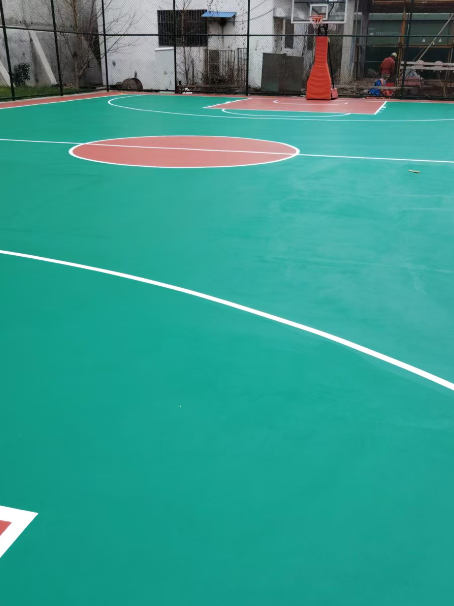 华安 球场长期使用易出现地面开裂